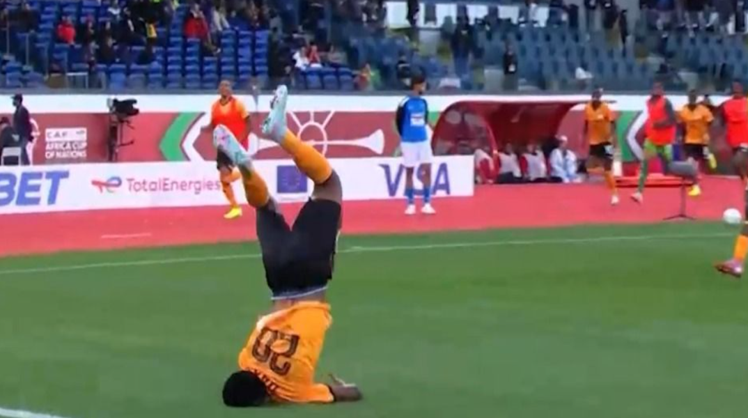 Κόπα Άφρικα: Πήγε για τούμπα και έφυγε με... αυχενικό - Viral ο πανηγυρισμός του Ντάκα