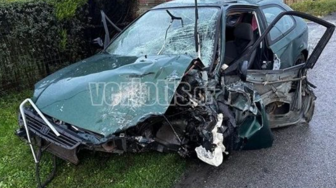 Τραγωδία στη Βέροια: Νεκρός 22χρονος και 4 τραυματίες σε τροχαίο – Καταστράφηκε ολοσχερώς το ΙΧ του