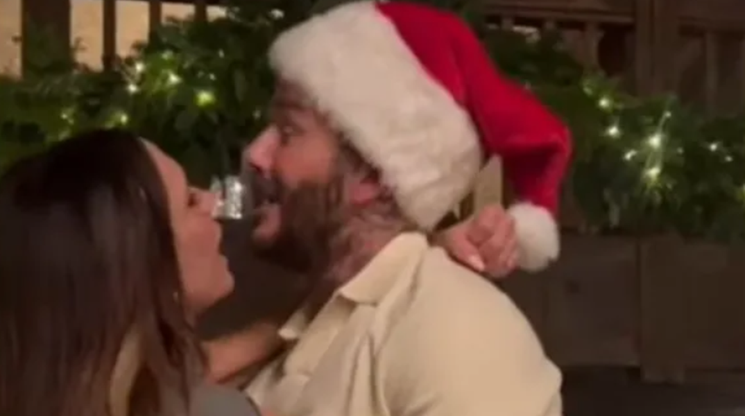 Χορός, στίχοι και υπονοούμενα: Οι Μπέκαμ απαντούν στον γιο τους Μπρούκλιν...με ρομαντική διάθεση