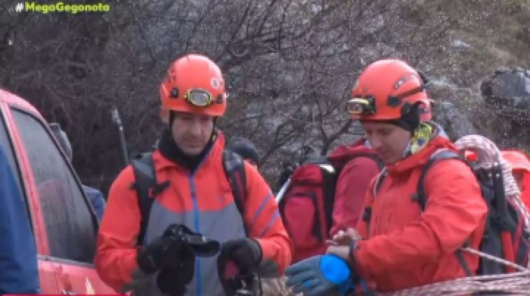 Τραγωδία στα Βαρδούσια όρη: Σχεδόν αγκαλιασμένοι εντοπίστηκαν οι τέσσερις ορειβάτες