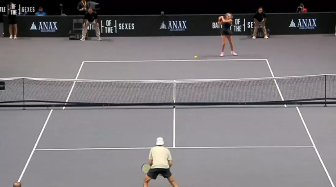 Ο Νικ Κύργιος ήταν ο νικητής στον αγώνα επίδειξης με αντίπαλη την Αρίνα Σαμπαλένκα