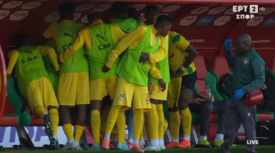 Απίθανο σκηνικό στο Κόπα Άφρικα: Παίκτες του Μπενίν… έκρυψαν συμπαίκτη τους για να αλλάξει σορτσάκι
