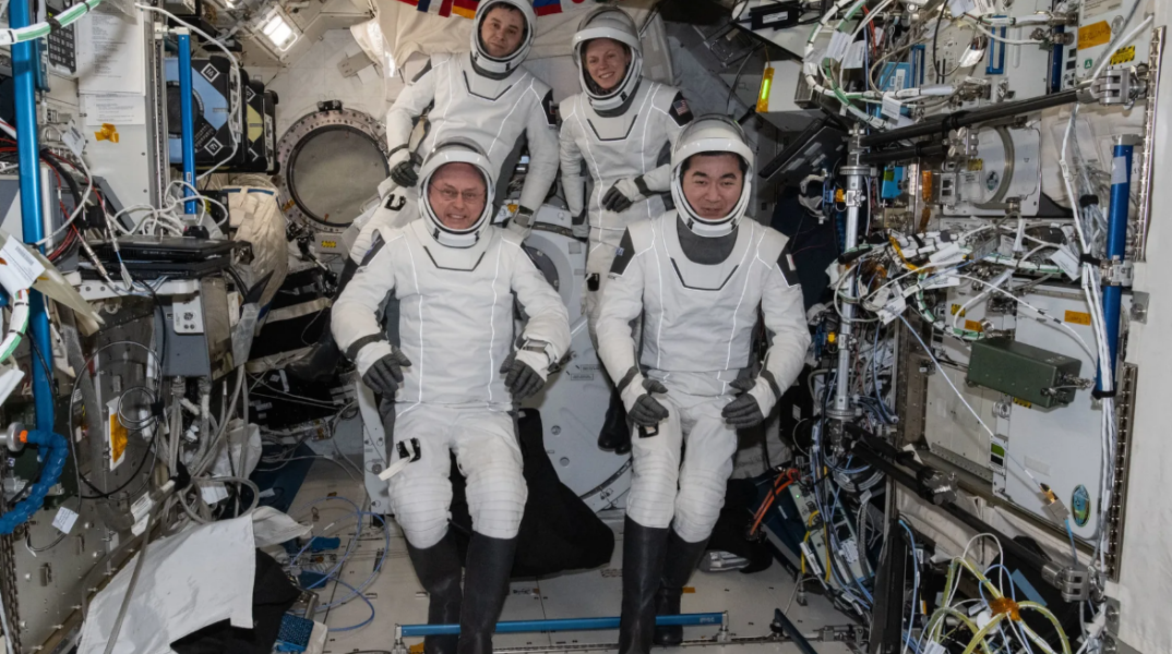 Έφτασαν στη Γη οι 4 αστροναύτες της NASA - Πρώτη εκκένωση του ISS για ιατρικούς λόγους