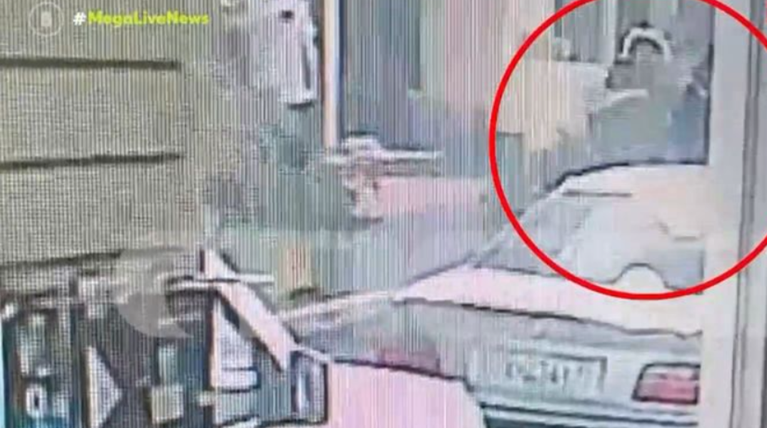 Πύλος: Βίντεο-ντοκουμέντο από την επίθεση πελάτη με γκλοπ σε κουρέα - Δεν του άρεσε το κούρεμα