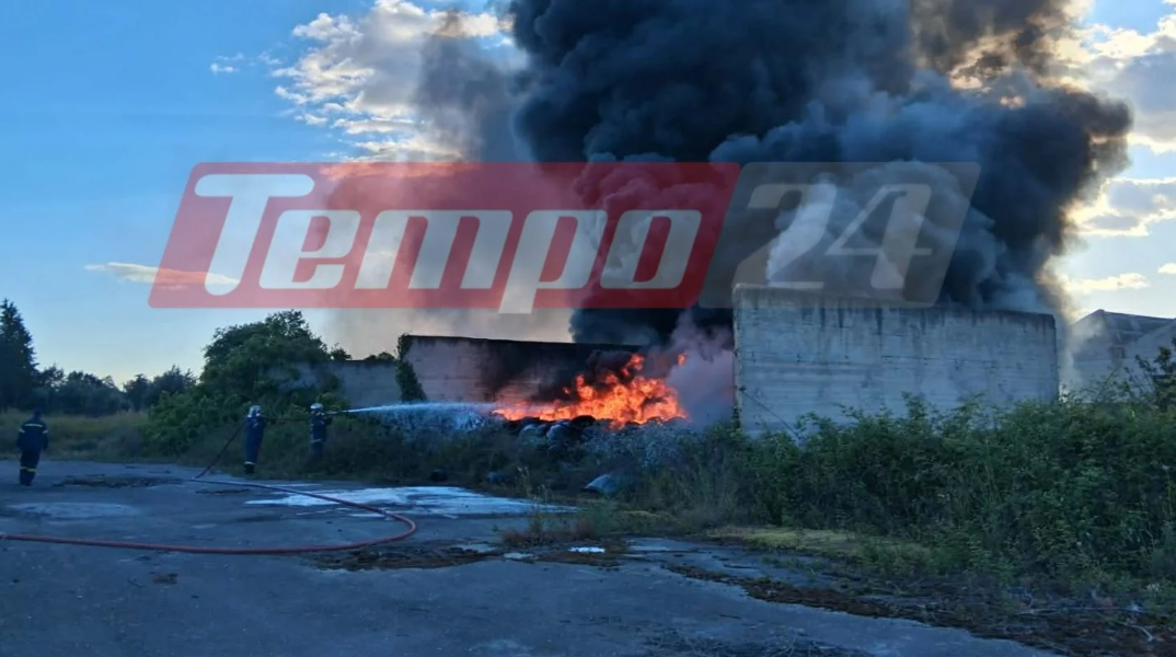 Μήνυμα από το 112 για τη φωτιά στην Πάτρα - «Επικίνδυνοι καπνοί, παραμείνετε σε εσωτερικούς χώρους»