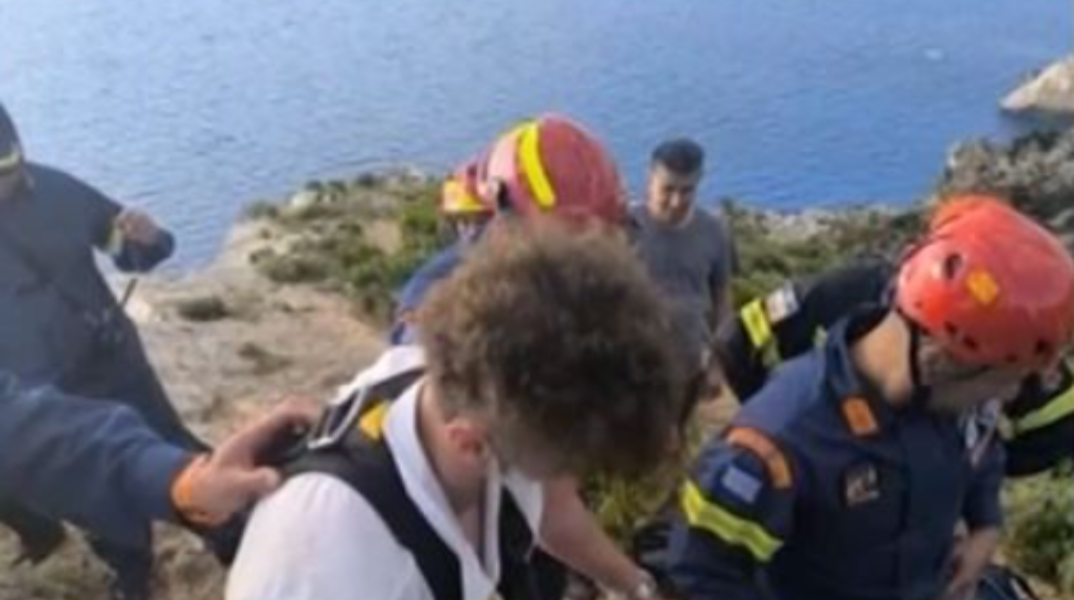 Ζάκυνθος: Για μία σέλφι ρίσκαρε τη ζωή του ο 22χρονος που διασώθηκε στο Ναυάγιο