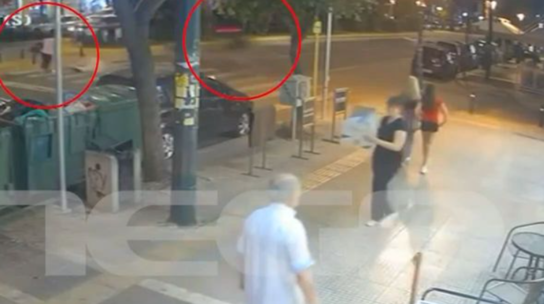 Βίντεο ντοκουμέντο από την παράσυρση γυναίκας στην Καλλιθέα - Νεκρός ο οδηγός της μηχανής