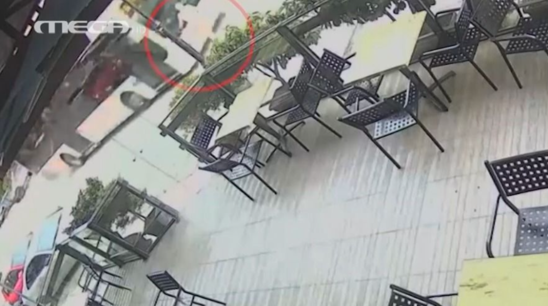 Θεσσαλονίκη: Βίντεο ντοκουμέντο από την παράσυρση 24χρονης από λεωφορείο