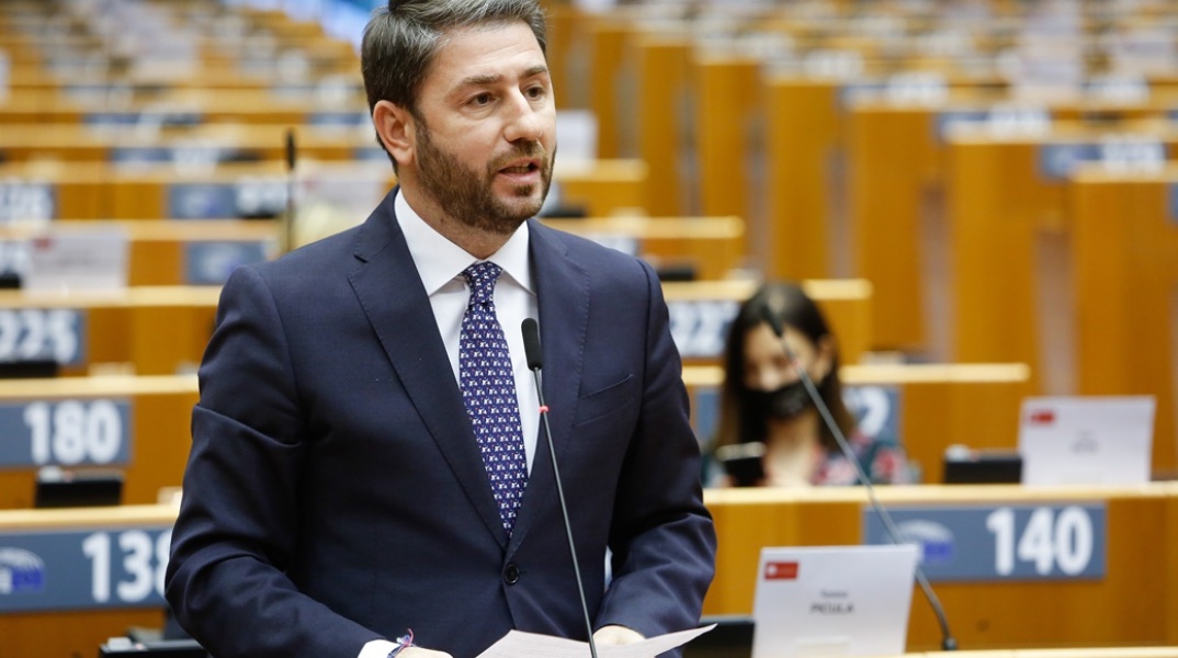 Ο Νίκος Ανδρουλάκης κατά τη διάρκεια ομιλίας του στο Ευρωκοινοβούλιο