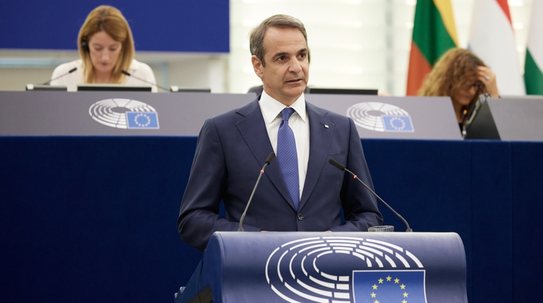 Ο Κυριάκος Μητσοτάκης στο βήμα του Ευρωκοινοβουλίου
