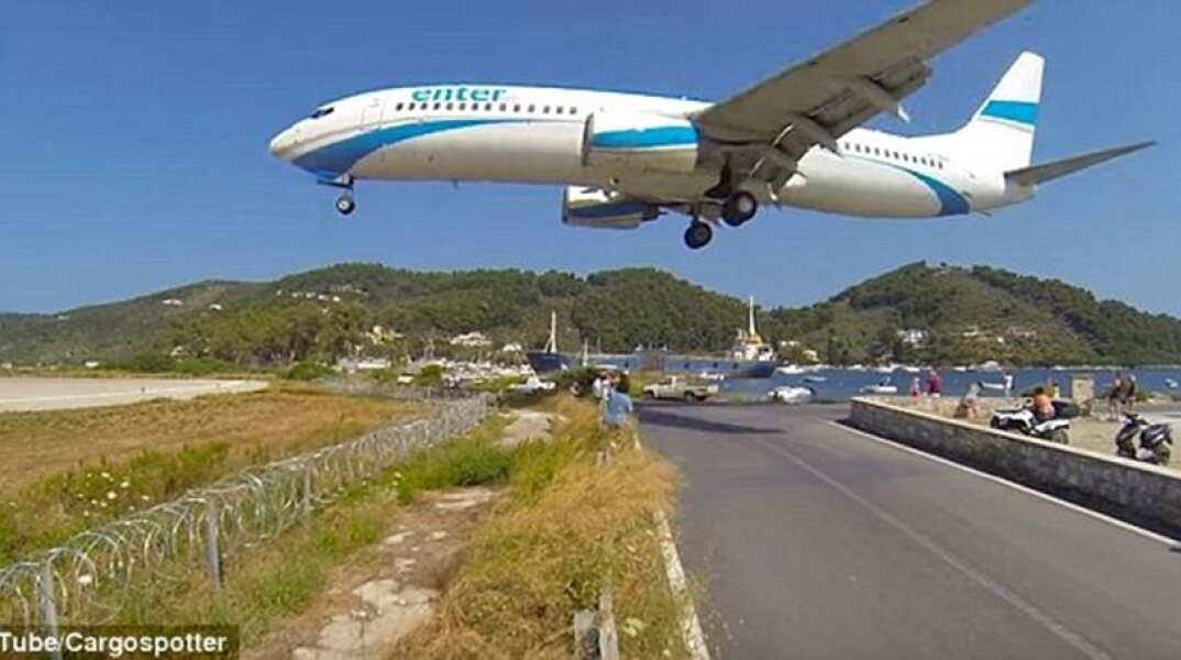 Tουρίστρια εκτινάχθηκε από αέρια τουρμπίνων αεροσκάφους στην Σκιάθο – Δεύτερο περιστατικό σε λίγες μέρες