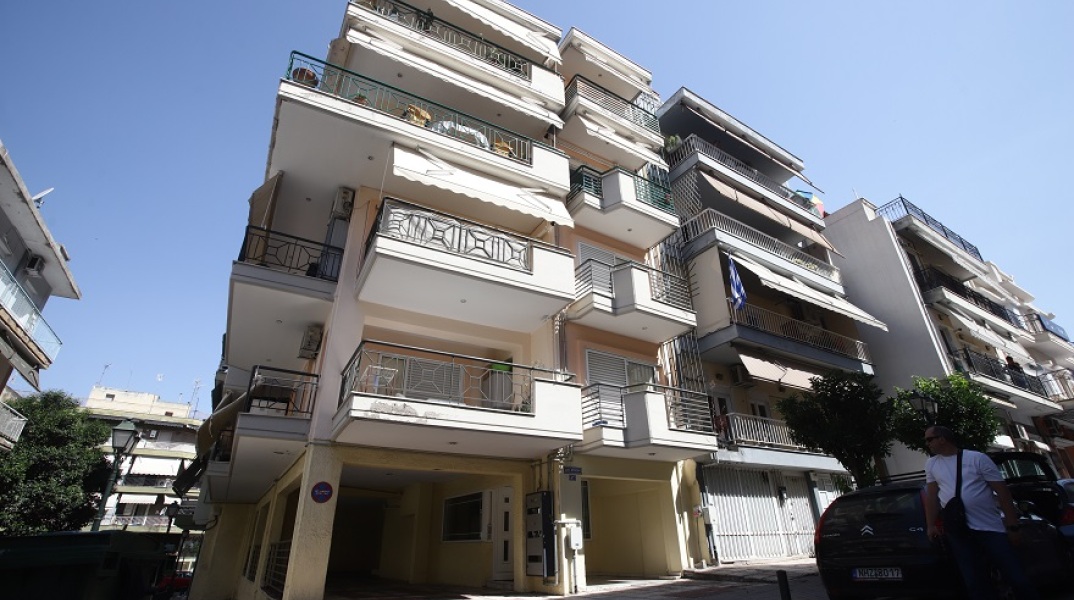 Μητροκτονία στη Θεσσαλονίκη: «Ακούγαμε τον γιo να φωνάζει στο διαμέρισμα»