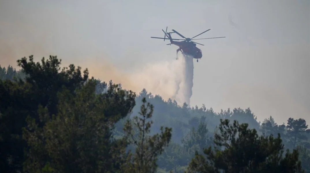 Φωτιά τώρα στην Ηλεία - Στη μάχη ελικόπτερο