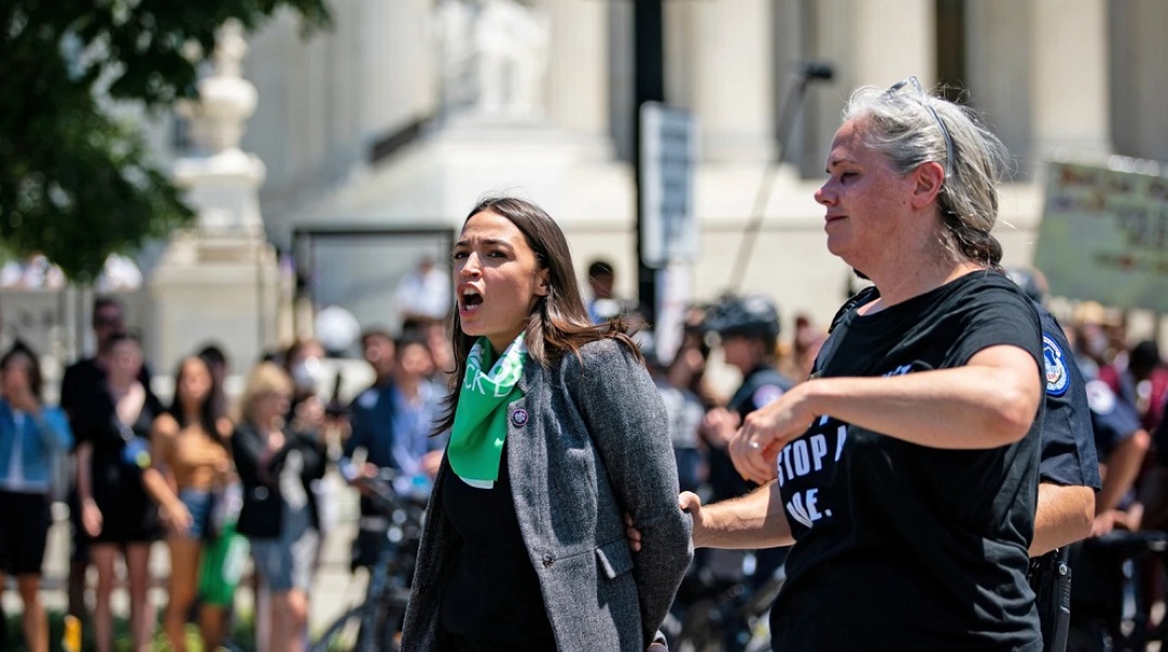 Συνελήφθησαν Μαλόνι και Κορτέζ σε κινητοποίηση στο Ανώτατο Δικαστήριο