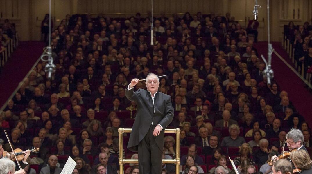 «Αντίο» στις συναυλίες λέει ο διάσημος αρχιμουσικός Ντάνιελ Μπάρενμποϊμ για λόγους υγείας