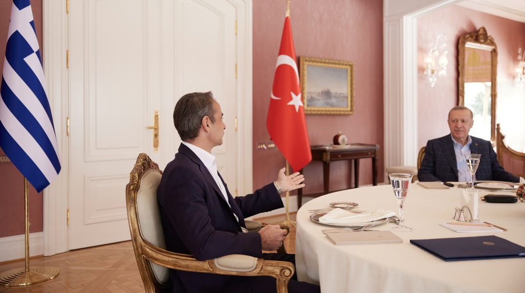 Άμεση απάντηση Μητσοτάκη σε πρόκληση Εντογάν στο δείπνο των ηγετών