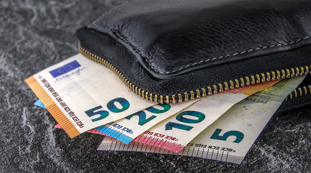 Σήμερα η καταβολή του «μπόνους» 300 ευρώ σε επιπλέον 12.462 μακροχρόνια ανέργους