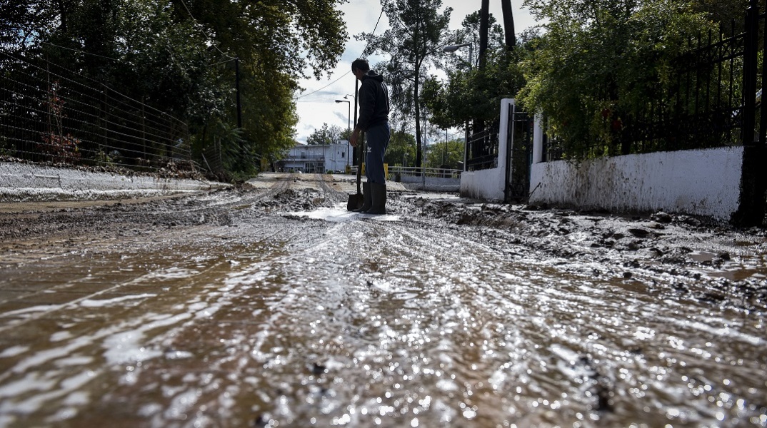Ισχυρές λασποβροχές και καταιγίδες στο μεγαλύτερο μέρος της χώρας