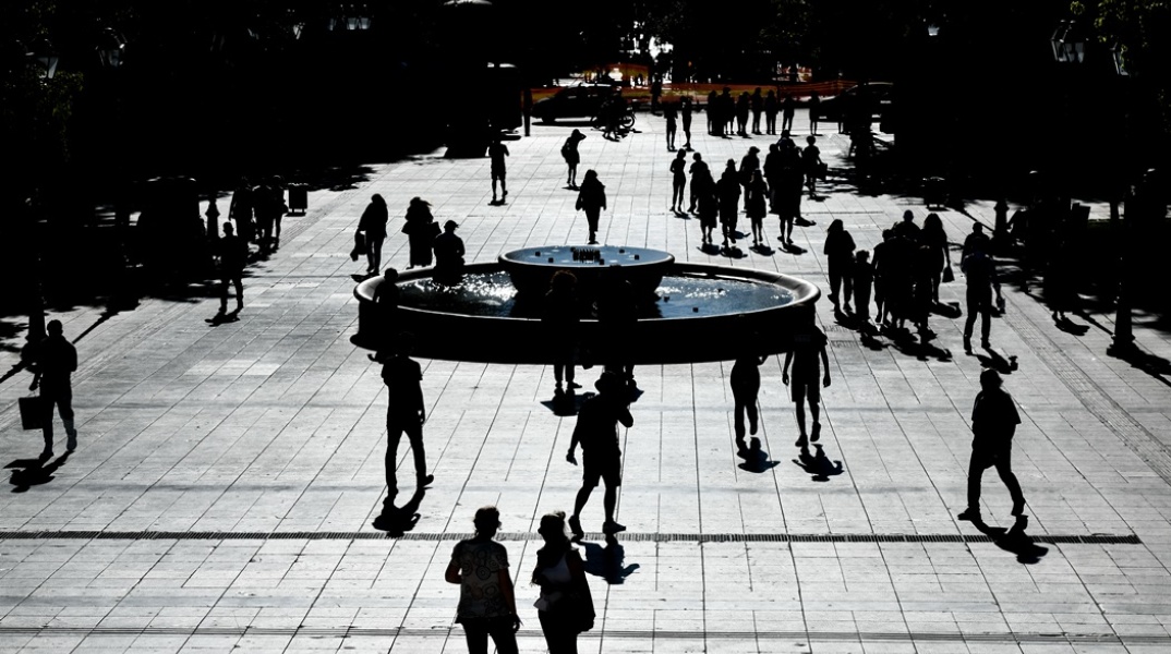 Πολίτες στην πλατεία Συντάγματος