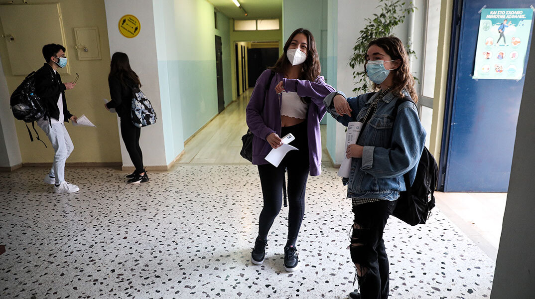 Πώς θα ανοίξουν τα σχολεία τη Δευτέρα εν μέσω της έξαρσης ιώσεων