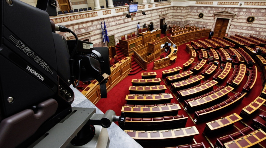 Γεραπετριτής: Η κυβέρνηση αποδέχεται την πρόκληση, αρχίζει η συζήτηση για την πρόταση μομφής