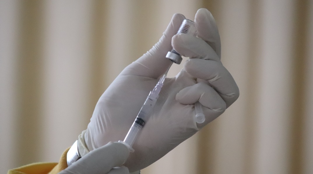 Κορωνοϊός: Τον Σεπτέμβριο κυκλοφορεί στις ΗΠΑ το νέο επικαιροποιημένο εμβόλιο