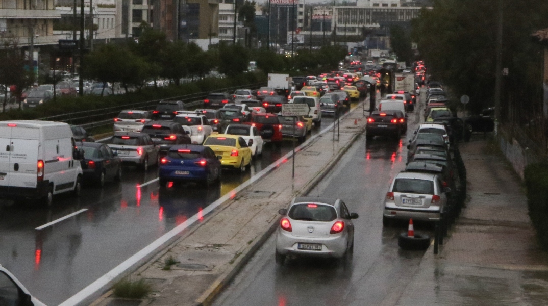 Κίνηση τώρα: Μετ' εμποδίων η κυκλοφορία σε Κηφισό και Κηφισίας 