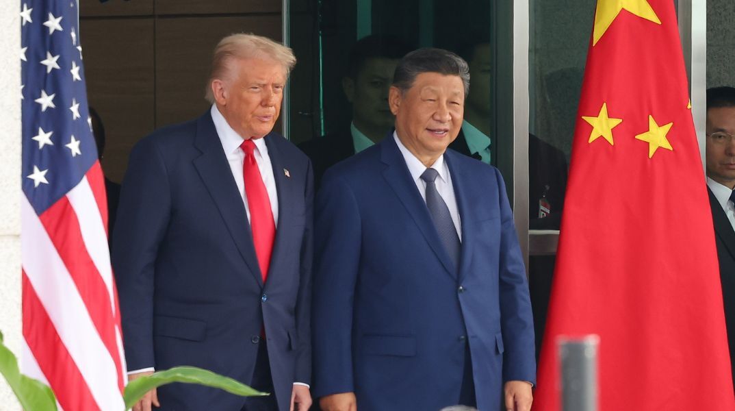 ΗΠΑ-Κίνα: Ο Ντόναλντ Τραμπ και ο Σι Τζινπίνγκ συμφώνησαν σε μείωση δασμών και άρση περιορισμών στις εξαγωγές σπάνιων γαιών μετά από συνάντηση στη Νότια Κορέα.