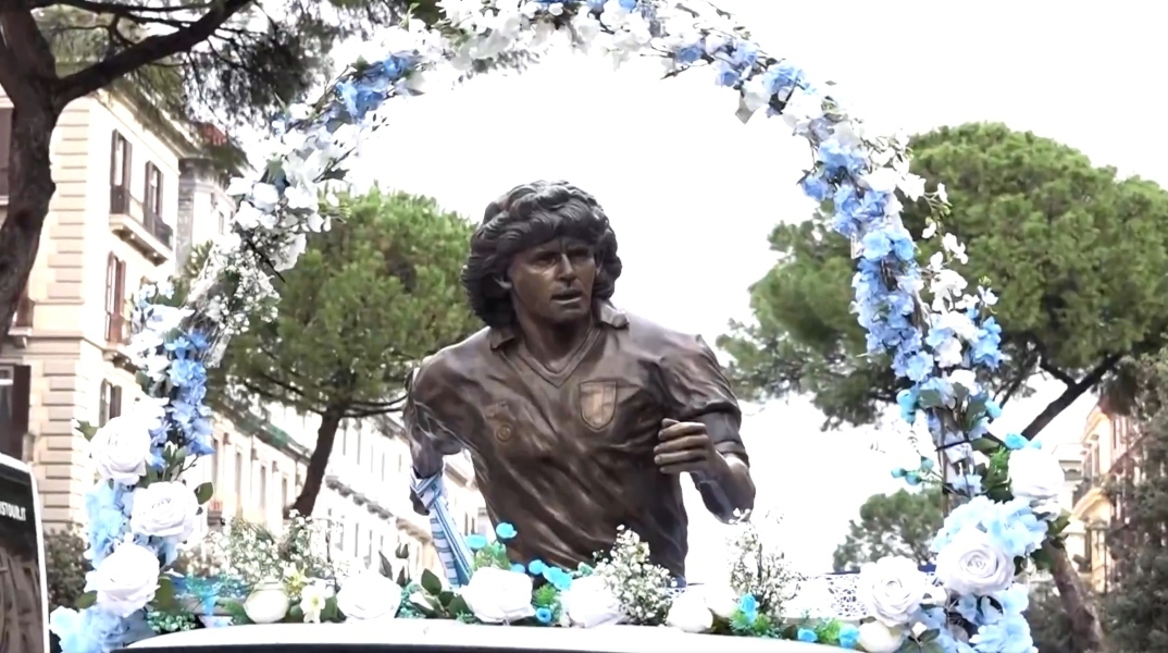 άγαλμα του Μαραντόνα