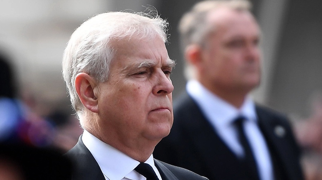 Η πτώση του δούκα του Γιορκ: Ο Άντριου χάνει και τον τελευταίο στρατιωτικό του τίτλο