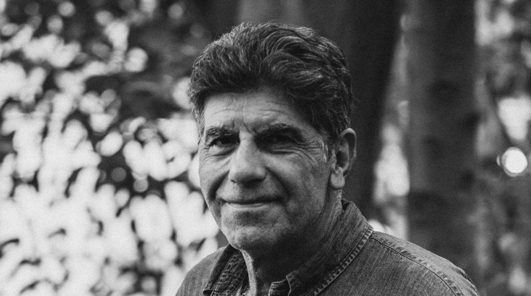 Γιάννης Μπέζος