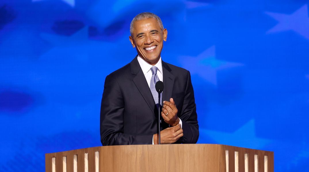 Ο Μπαράκ Ομπάμα αποκαλύπτει τα αγαπημένα του βιβλία, ταινίες και τραγούδια για το 2025 © EPA/Caroline Brehman