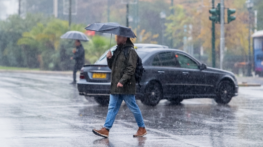 Καιρός, περαστικοι, βροχη