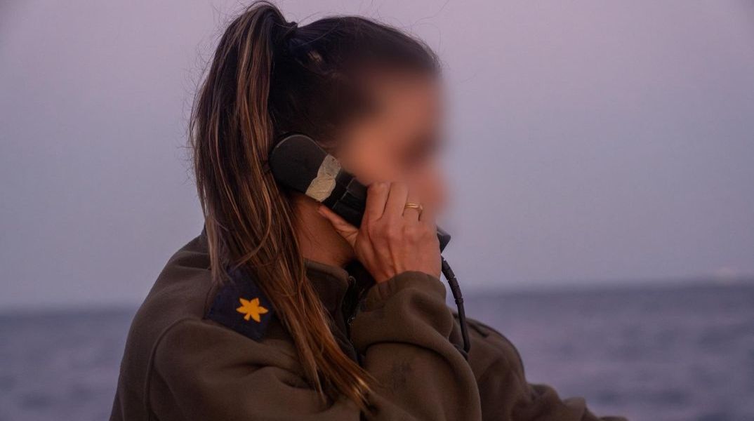 H πρώτη γυναίκα κυβερνήτης πυραυλακάτου