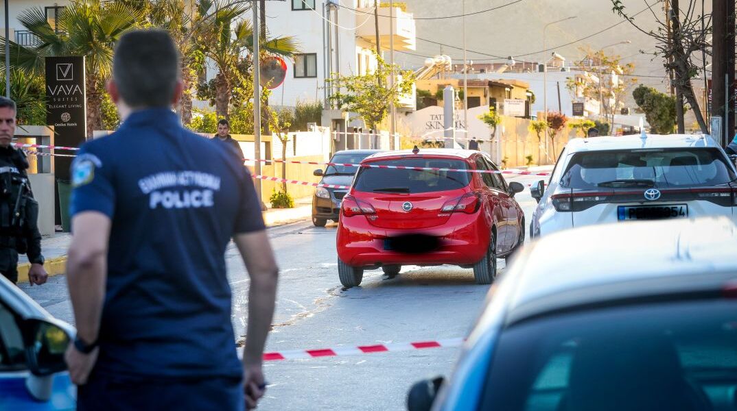 To σημείο του εγκλήματος, μέσα στη μέση του δρόμου
