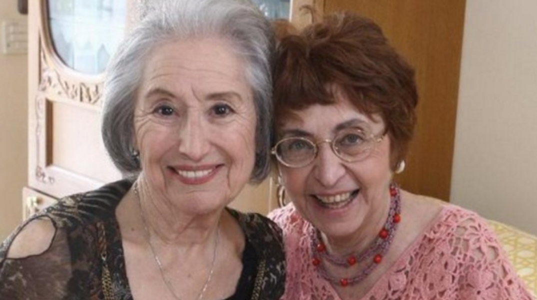 Η Έφη Παπαθεοδώρου, η γνωστή σε όλους ως «Θεοπούλα», μίλησε για τη δυσκολία της να ξαναζήσει σκηνές από τη δημοφιλή σειρά «Στο Πάρα Πέντε»