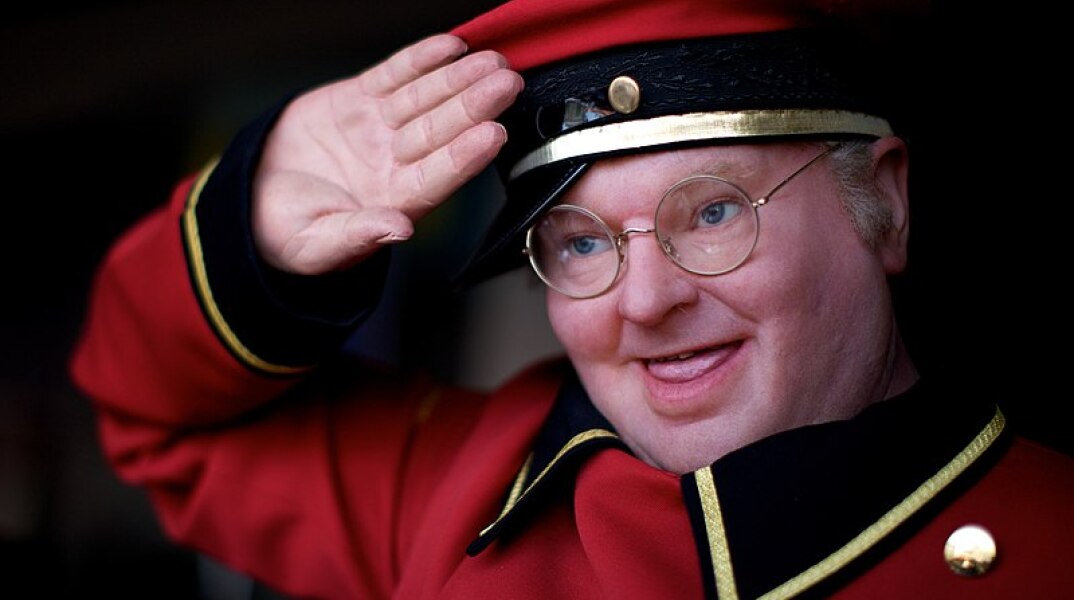 800px-benny_hill_1.jpeg