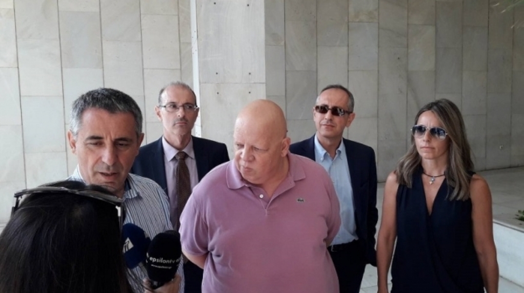 Στο ΑΤ Εξαρχείων θα διανυκτερεύσουν οι δημοσιογράφοι του liberal.gr και του Φιλελεύθερου μετά τη μήνυση Καμμένου 