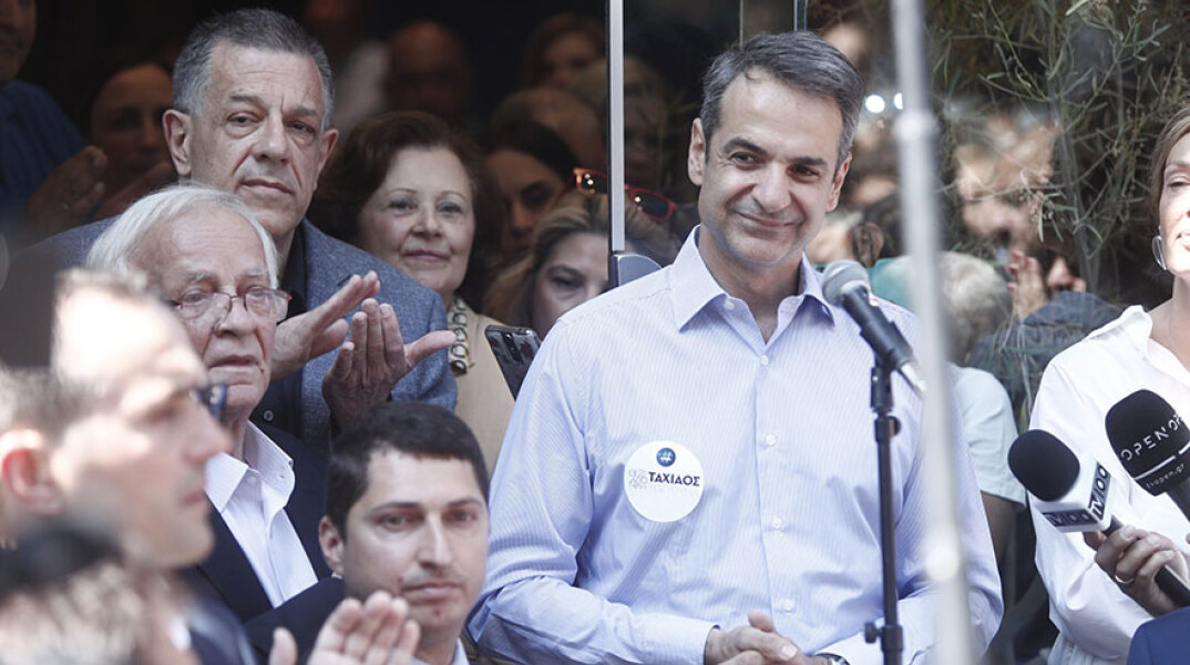 mitsotakis-taxiaos