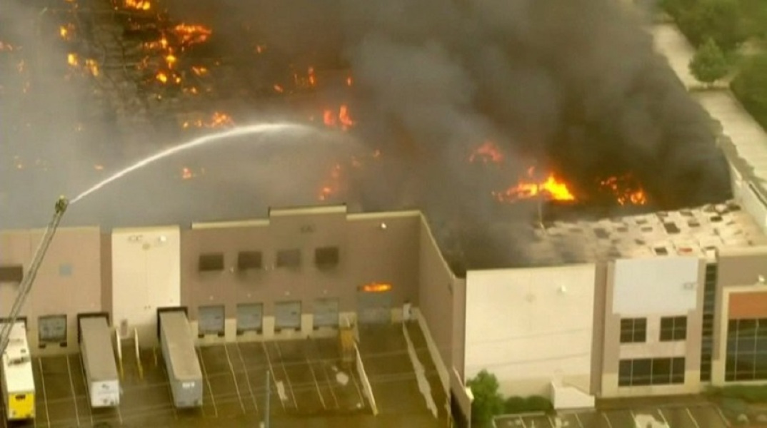 Πυρκαγιά σε αποθήκη στην Καλιφόρνια
