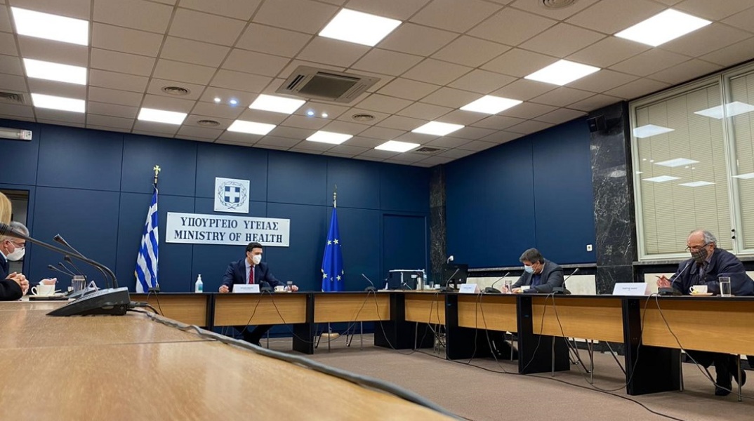 Ενημέρωση από τον υπουργό Υγείας, Βασίλη Κικίλια