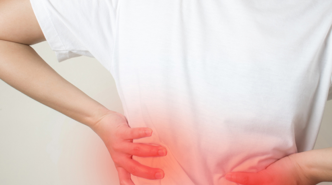 Πότε πρέπει να απευθυνθούμε σε γιατρό για τον πόνο στη μέση;