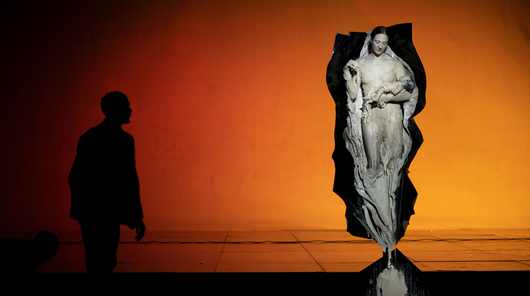 Ενυπώσεις από τη θεατρική παράσταση «Εγκάρσιος Προσανατολισμός» του Δημήτρη Παπαϊωάννου