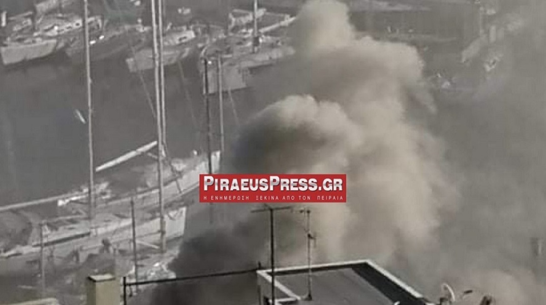 Φωτιά τώρα σε γνωστό μαγαζί στο Μικρολίμανο   