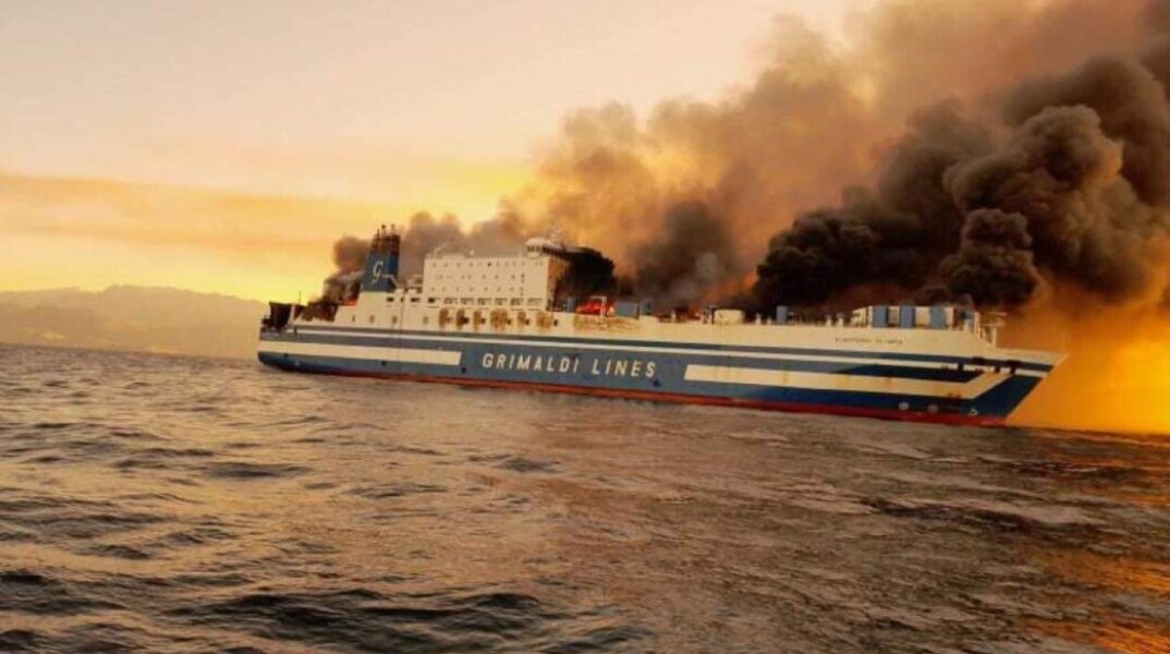 Το φλεγόμενο πλοίο Euroferry Olympia 