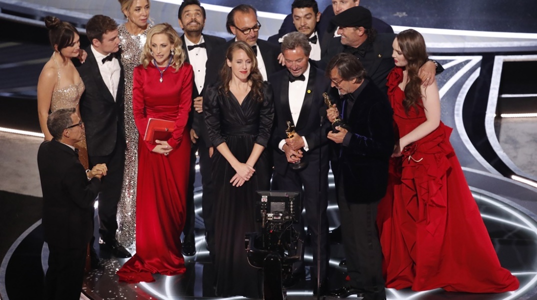 Oscars 2022: Στο CODA βραβείο Καλύτερης Ταινίας - Το καστ της ταινίας παρέλαβε το αγαλματίδιο