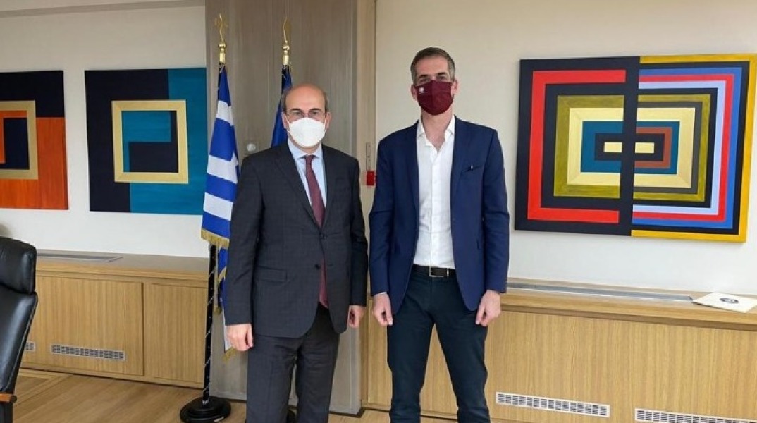 Ο δήμαρχος Αθηναίων, Κώστας Μπακογιάννης, με τον υπουργό Εργασίας και Κοινωνικών Υποθέσεων, Κωστή Χατζηδάκη