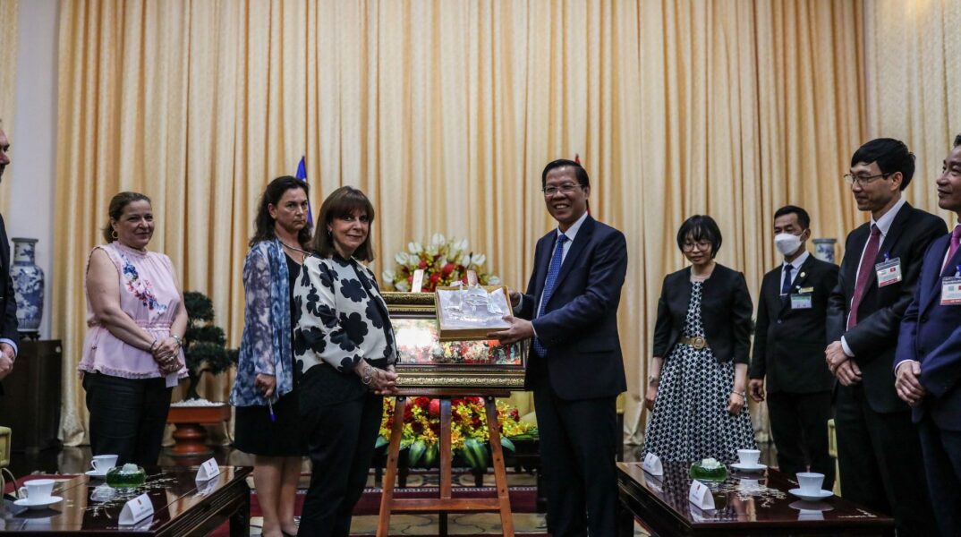 Η Κατερίνα Σακελλαροπούλου στην επίσκεψή της στο Βιετνάμ