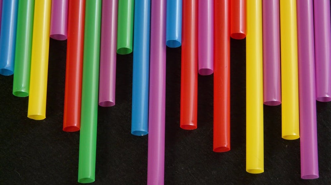 straws-tube-plastic-colorful-65612.jpeg