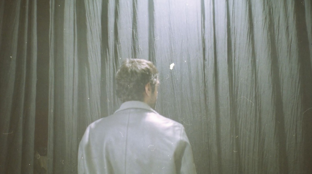 Γωγώ Πονηράκου: Ο «μέινστριμ» κόσμος που ζούμε σε 40 φωτογραφίες της